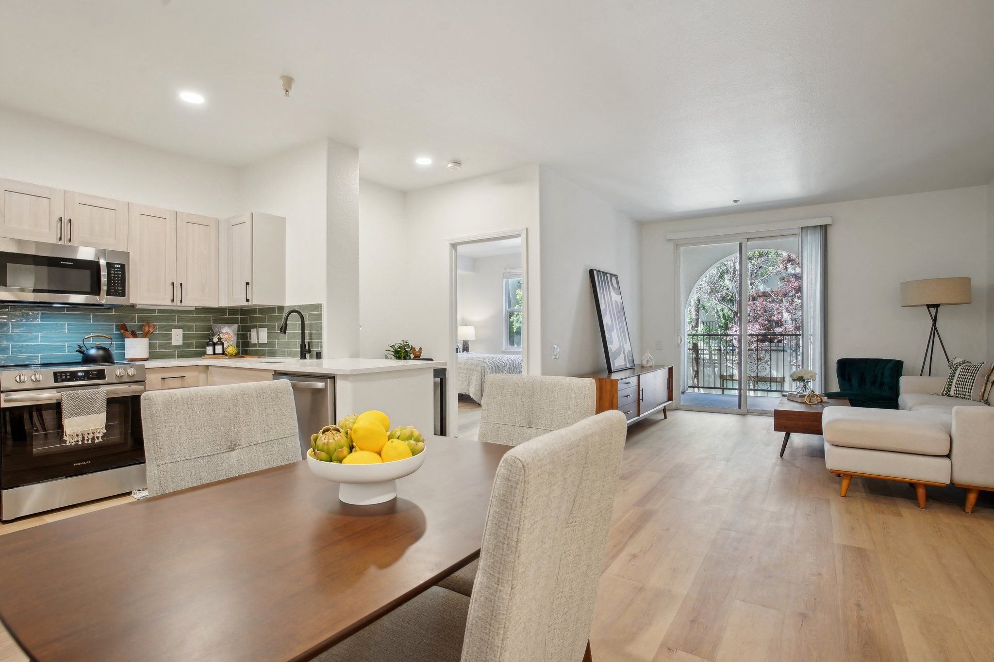 Fountain Plaza - Living and Dining